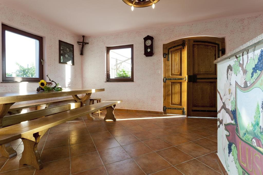 Vineyard Cottage Lustek نوفو ميستو الغرفة الصورة