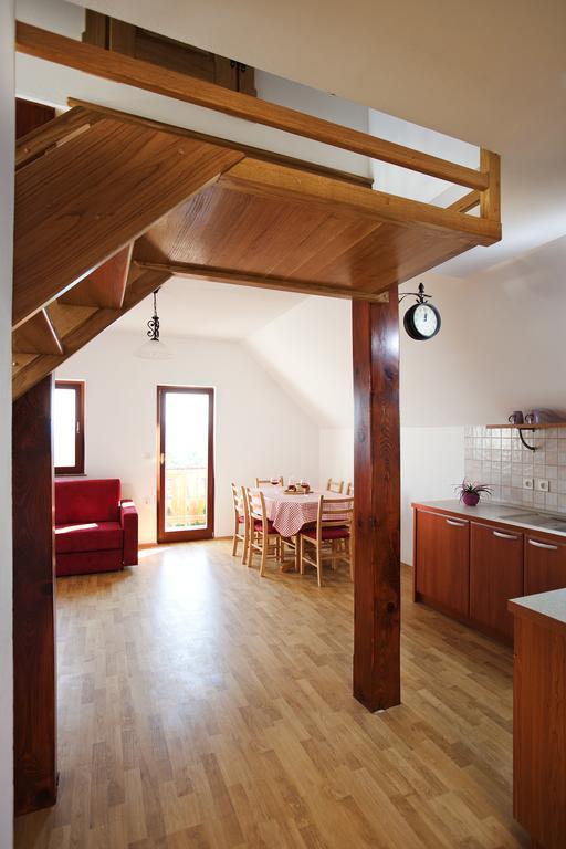 Vineyard Cottage Lustek نوفو ميستو الغرفة الصورة